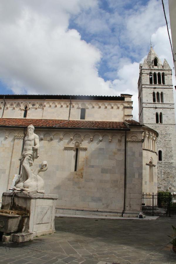 La Porta Sui Monti Di Luna Carrara Exterior foto