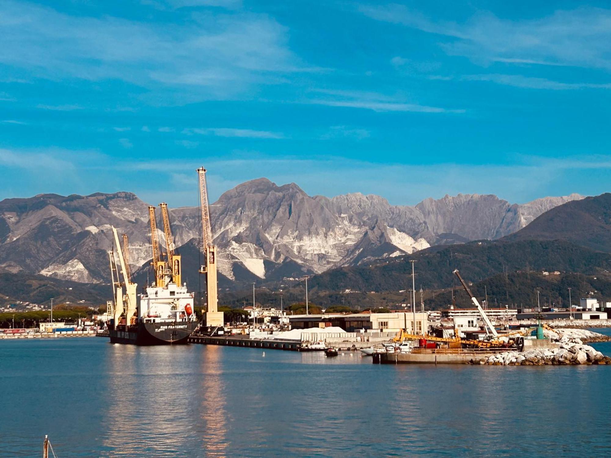 La Porta Sui Monti Di Luna Carrara Exterior foto